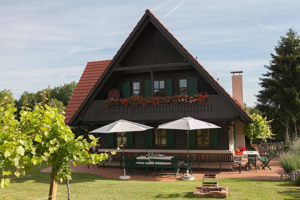 Ferienhaus Neubauer Spielfeld Dış mekan fotoğraf